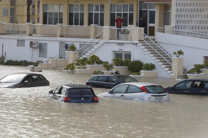 360 residents still without water or electricity after Alicante floods