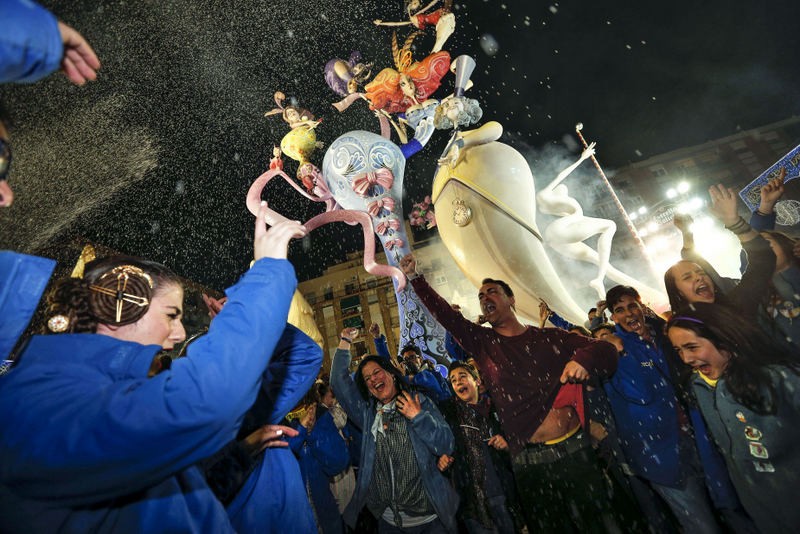 Valencia Fallas prize awarded to seduction tableau