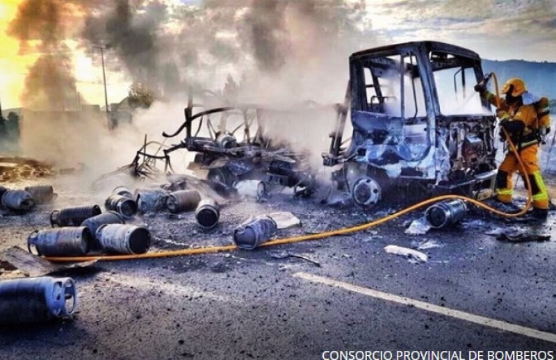 Exploding butane gas lorry causes fire at Aspe vineyard