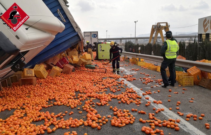 <span style='color:#780948'>ARCHIVED</span> - Tangerines cause long tailbacks on the A-31 Madrid-Alicante motorway