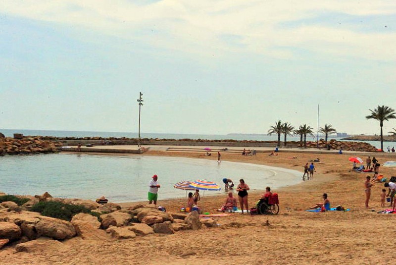 <span style='color:#780948'>ARCHIVED</span> - Kiosks and sun loungers to return to the beaches of Torrevieja beaches at Easter