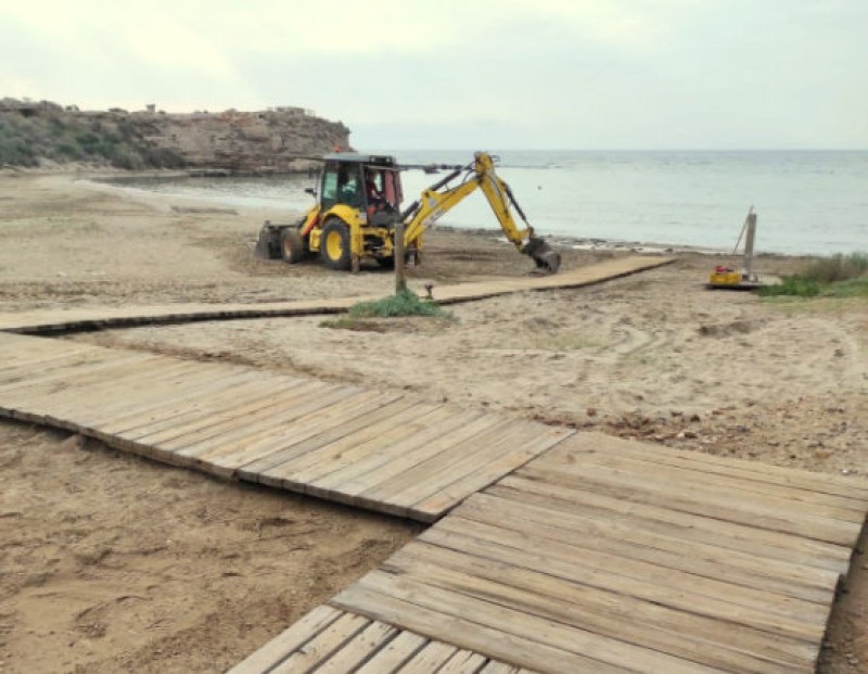 <span style='color:#780948'>ARCHIVED</span> - New beach walkways and foot washers at Águilas beaches