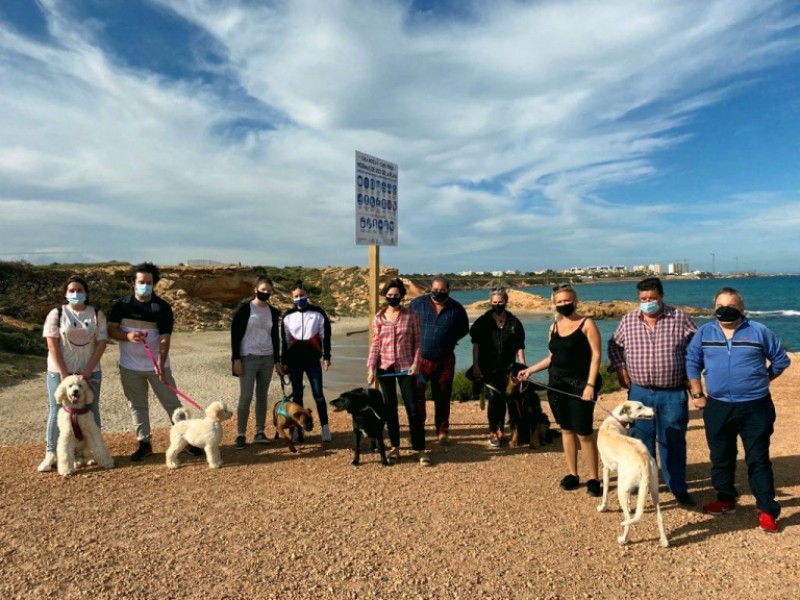 <span style='color:#780948'>ARCHIVED</span> - Orihuela opens its first beach for dogs