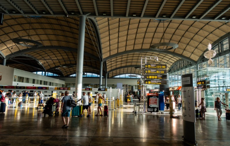 <span style='color:#780948'>ARCHIVED</span> - 92 per cent drop in April passenger numbers at Alicante-Elche as the airport awaits international tourists