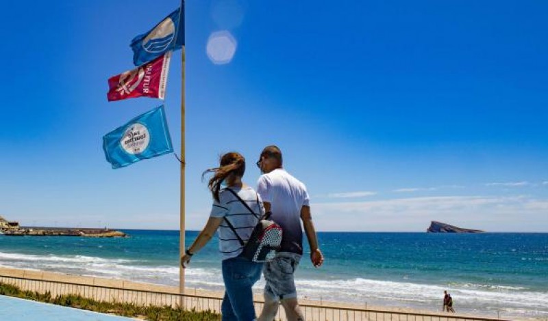 <span style='color:#780948'>ARCHIVED</span> - Benidorm sets beach and cove opening hours for Costa Blanca bathing