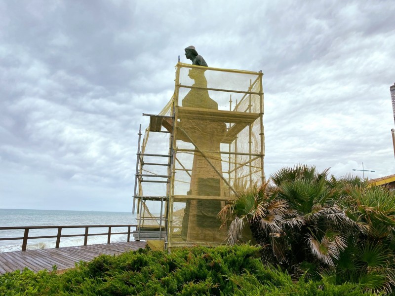 <span style='color:#780948'>ARCHIVED</span> - Man of the Sea statue in Torrevieja to undergo urgent repairs