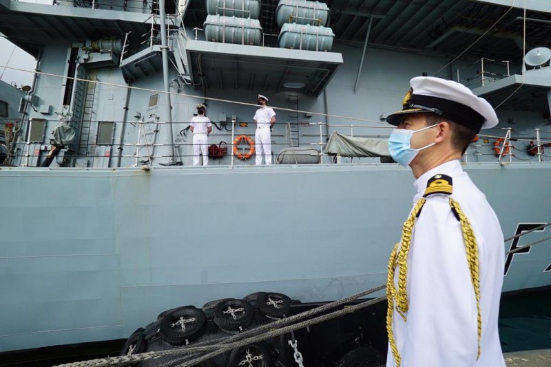 <span style='color:#780948'>ARCHIVED</span> - British Navy frigate HMS Kent docks in Alicante Port on the Costa Blanca