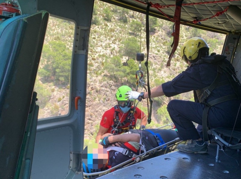 <span style='color:#780948'>ARCHIVED</span> - Injured cyclist helicoptered to safety from the mountains of Sierra Espuña