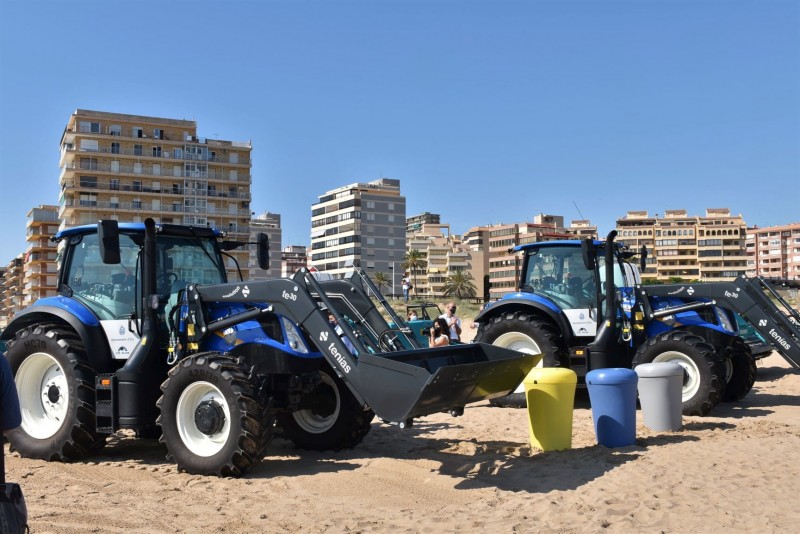 <span style='color:#780948'>ARCHIVED</span> - Elche unveils new heavy duty beach cleaning fleet