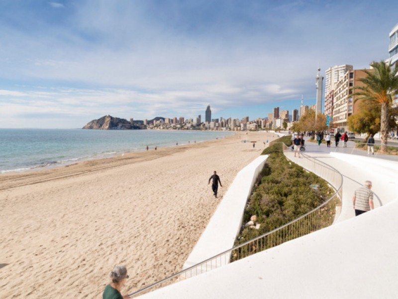 <span style='color:#780948'>ARCHIVED</span> - Man drowns at Benidorm beach on the Costa Blanca
