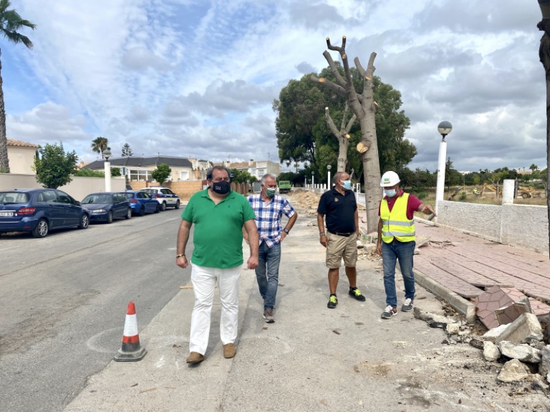 <span style='color:#780948'>ARCHIVED</span> - Road and pavement resurfacing begins on urbanisation in Orihuela Costa