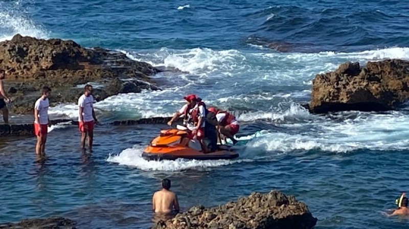 <span style='color:#780948'>ARCHIVED</span> - Parents and toddler jump overboard after boat malfunctions off the coast of Javea
