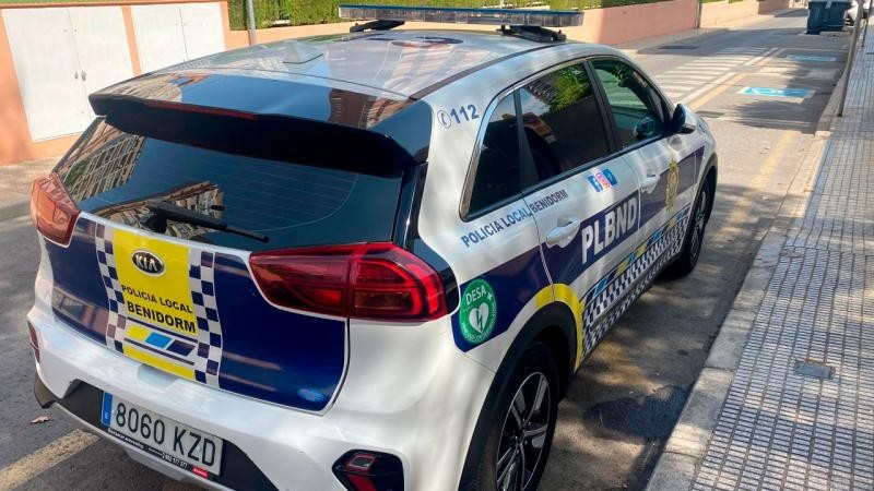 <span style='color:#780948'>ARCHIVED</span> - Benidorm police vehicles kitted out with semi-automatic defibrillators