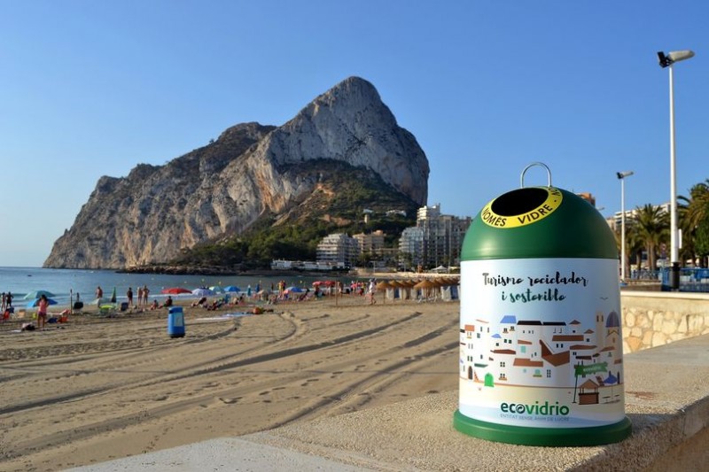 <span style='color:#780948'>ARCHIVED</span> - Calpe flies the flag for recycling on the Costa Blanca