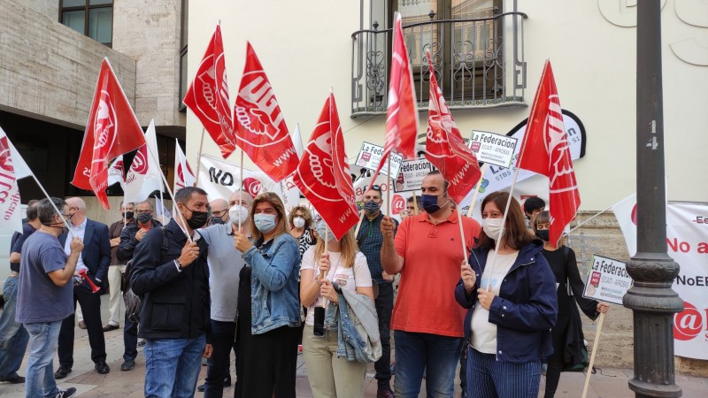 <span style='color:#780948'>ARCHIVED</span> - Mass protest in Murcia against Sabadell redundancy scheme