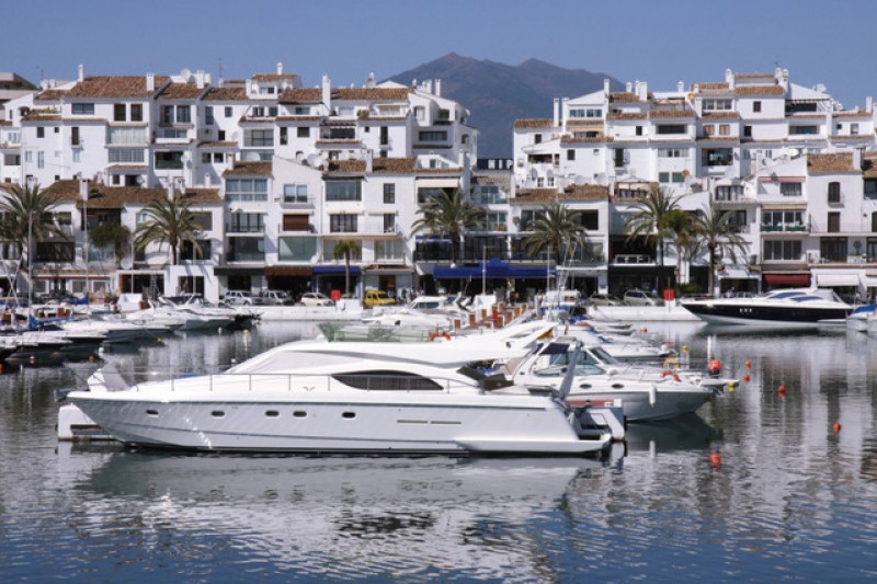 ! Alicante Today - archived - The Crown Series 5 Now Filming In Marbella