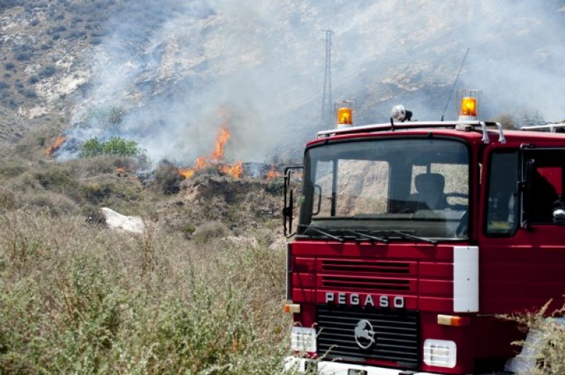 <span style='color:#780948'>ARCHIVED</span> - Second caravan fire this month in the Region of Murcia