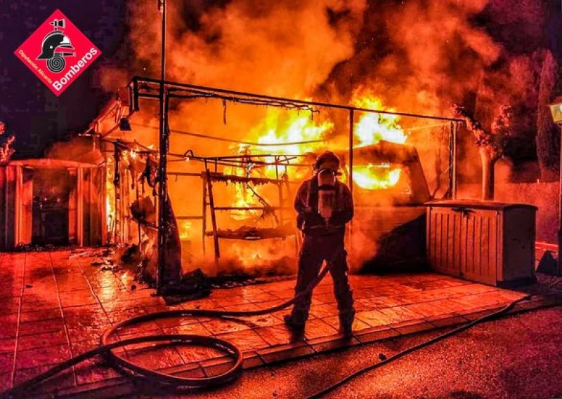 <span style='color:#780948'>ARCHIVED</span> - Caravans destroyed in blaze at Benidorm campsite