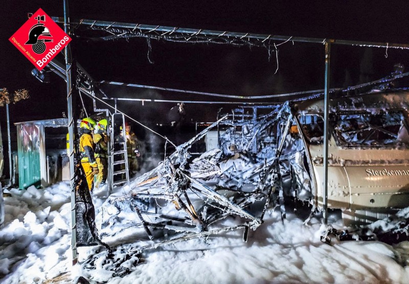 <span style='color:#780948'>ARCHIVED</span> - Caravans destroyed in blaze at Benidorm campsite