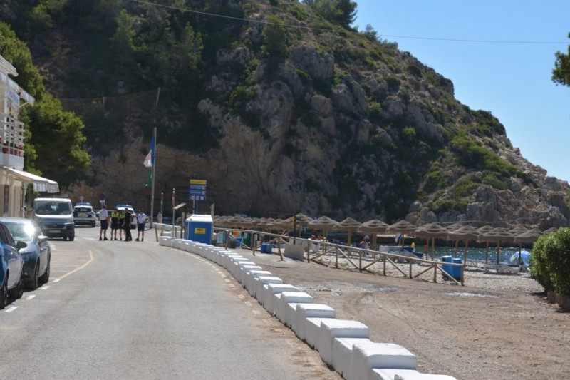 <span style='color:#780948'>ARCHIVED</span> - Fed-up residents threaten to block access to Javea cove to stop overcrowding