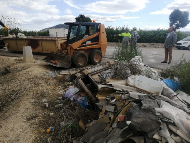<span style='color:#780948'>ARCHIVED</span> - Large scale clear-up of illegally dumped waste in Orihuela