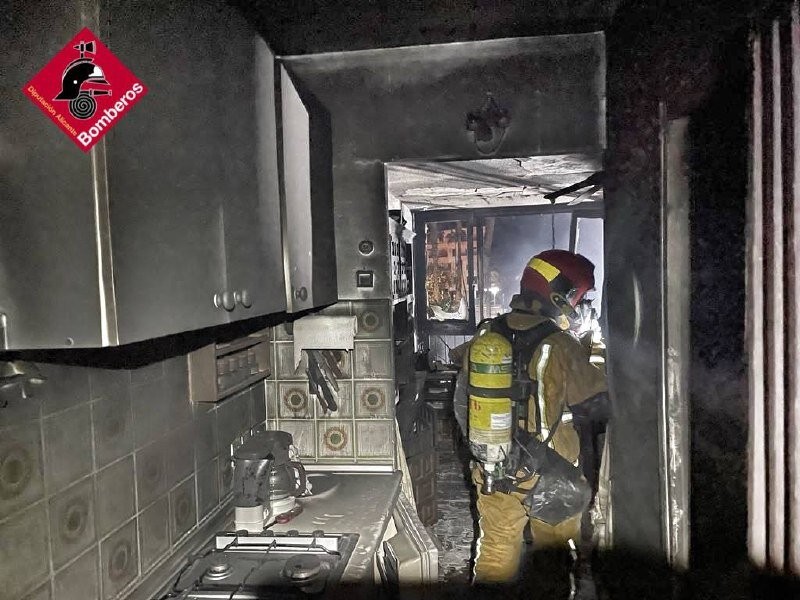 <span style='color:#780948'>ARCHIVED</span> - Two women treated for smoke inhalation following flat fire in Alfaz del Pi