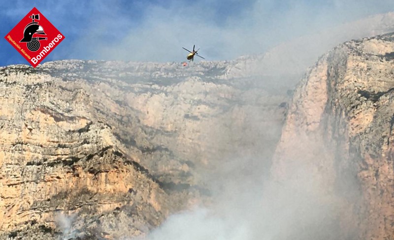 <span style='color:#780948'>ARCHIVED</span> - Wildfire destroys hectares of Montgo natural park in Javea