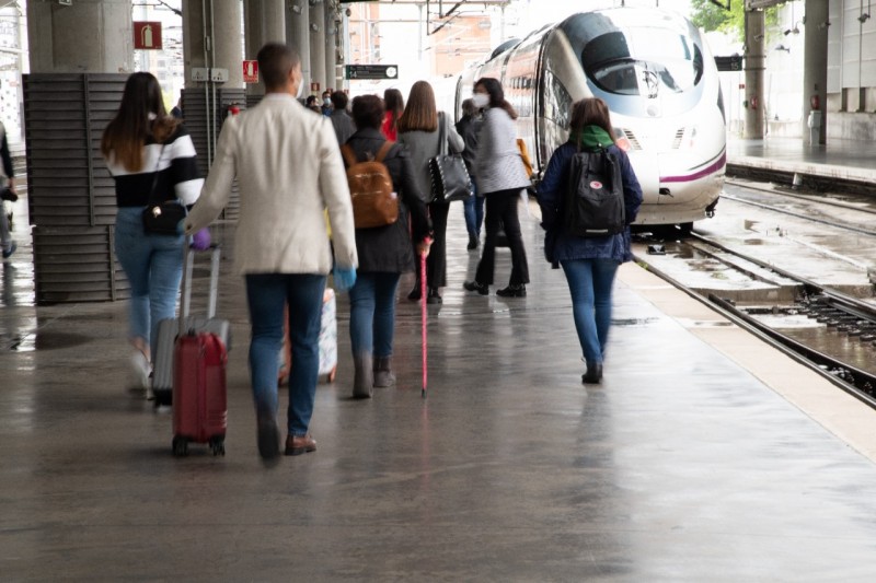 ! Alicante Today - archived - Renfe Slashes Season Ticket Prices On