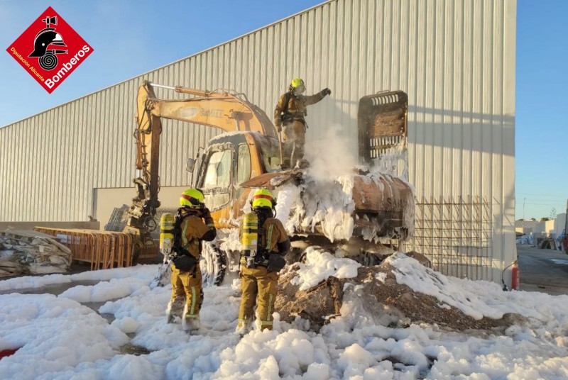 <span style='color:#780948'>ARCHIVED</span> - Firefighters tackle blaze at Benidorm recycling centre