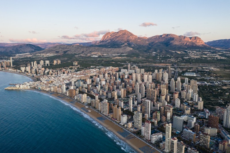 <span style='color:#780948'>ARCHIVED</span> - International tourists account for almost 60 per cent of hotel reservations on the Costa Blanca