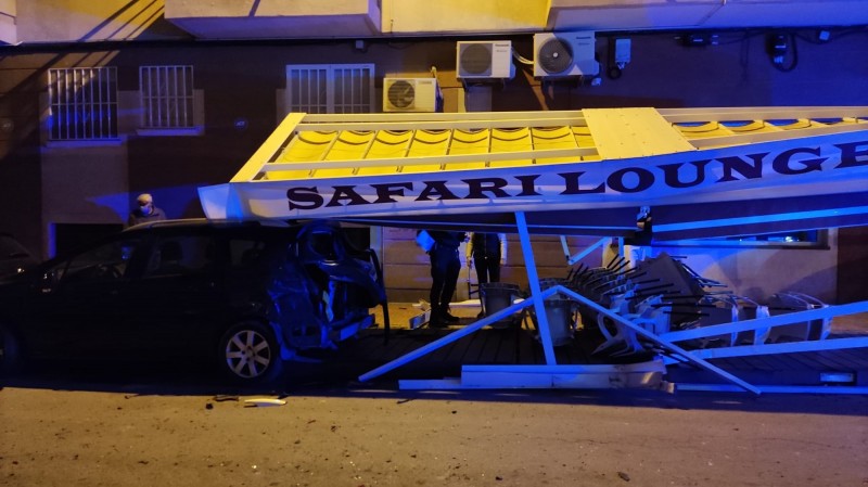 <span style='color:#780948'>ARCHIVED</span> - Drunk driver rams several parked cars and smashes into bar terrace in Torrevieja