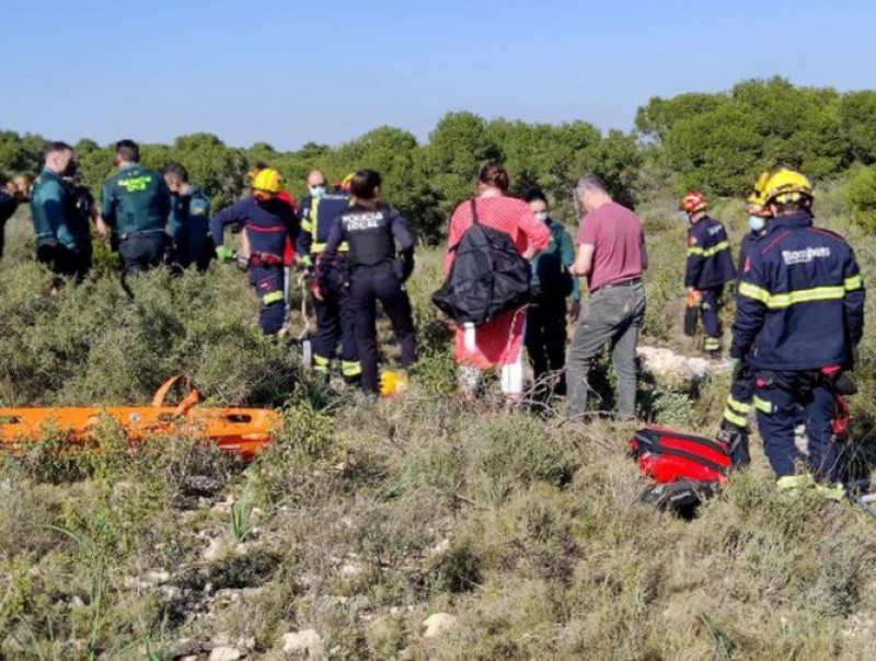 <span style='color:#780948'>ARCHIVED</span> - VIDEO: Torrevieja man falls down a well trying to rescue trapped dog