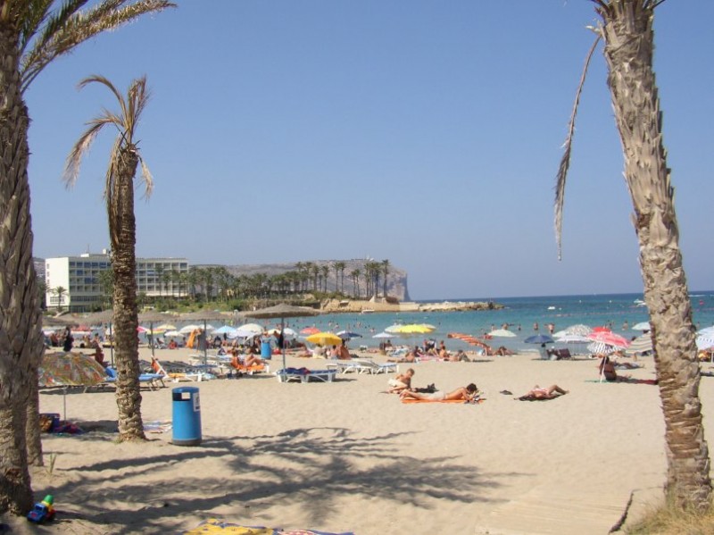<span style='color:#780948'>ARCHIVED</span> - Anti-fraud agency orders closure of seven Javea beach bars