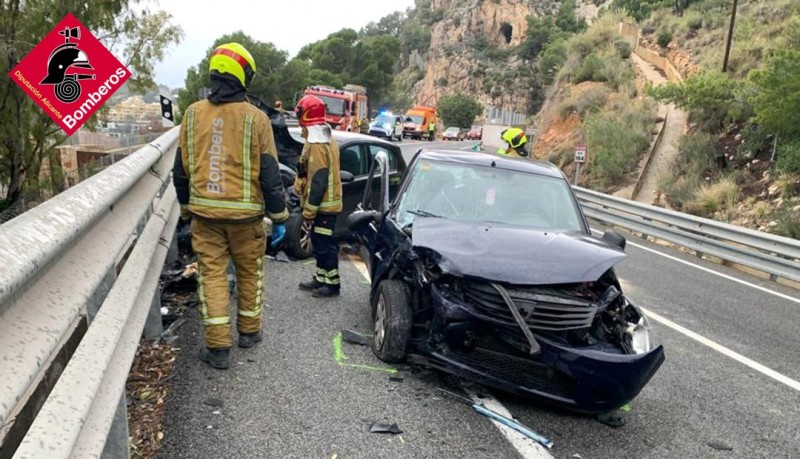 <span style='color:#780948'>ARCHIVED</span> - Five injured in two-car crash on the N-332 between Altea and Calpe