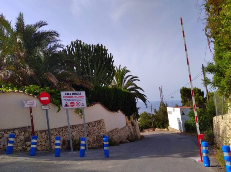 <span style='color:#780948'>ARCHIVED</span> - Beachgoers in Javea will have to pay to park at coves this summer