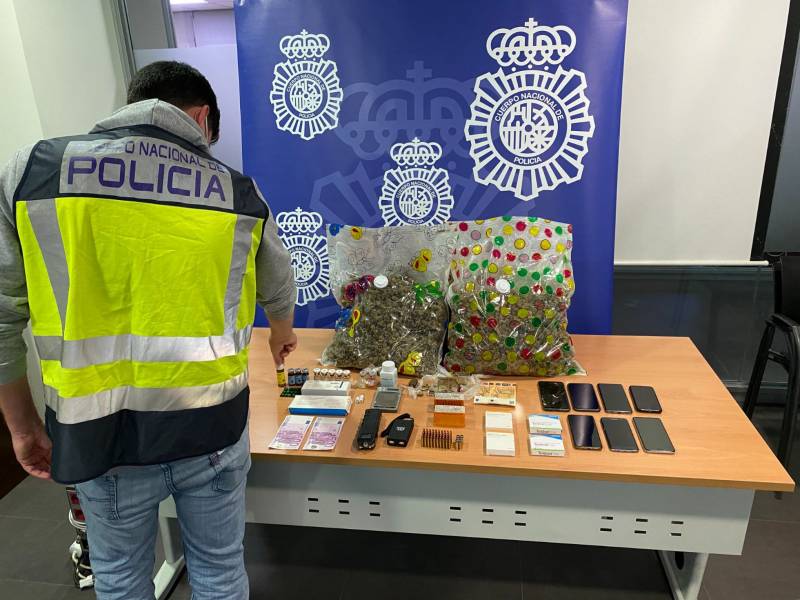 <span style='color:#780948'>ARCHIVED</span> - Alicante couple arrested for forcing 16-year-old son to deal drugs at school