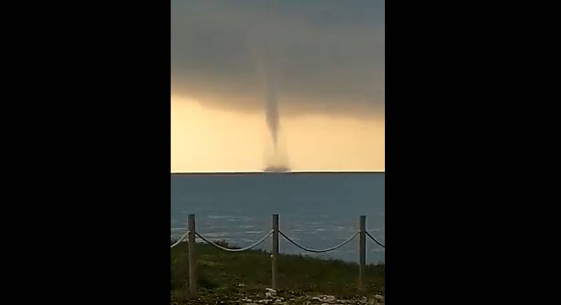 <span style='color:#780948'>ARCHIVED</span> - Incredible waterspout spotted on the coast of Torrevieja, Spain this morning