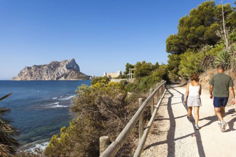 <span style='color:#780948'>ARCHIVED</span> - Newly restored coastal pathway in Calpe awarded Blue Trail Distinction