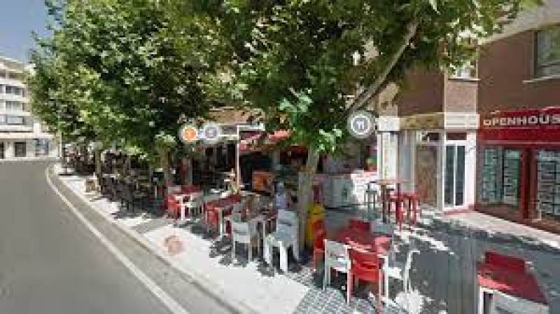 <span style='color:#780948'>ARCHIVED</span> - Three people hurt after car crashes into packed Albir beach bar terrace