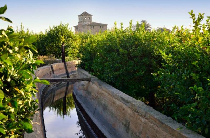<span style='color:#780948'>ARCHIVED</span> - July 7 Free guided tour of the 1000-year-old Acequia irrigation channel in the city of Murcia