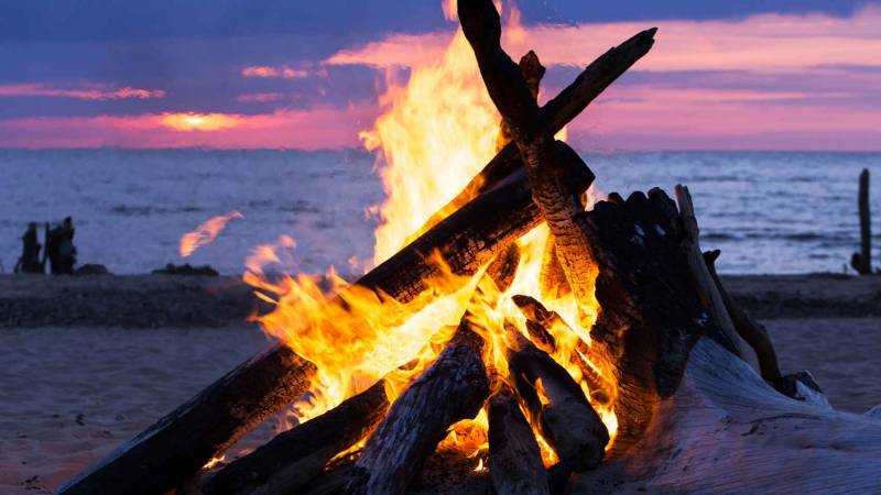 <span style='color:#780948'>ARCHIVED</span> - Elche bans traditional San Juan bonfires on its beaches