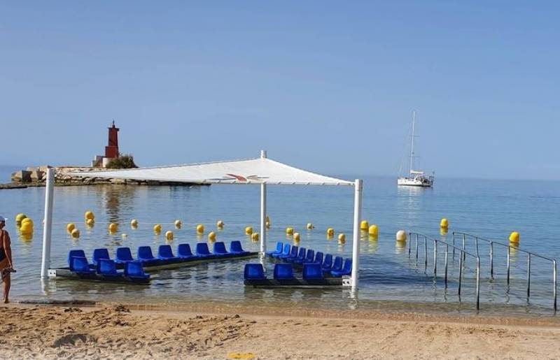 Villajoyosa opens its accessible beach service for people with reduced mobility