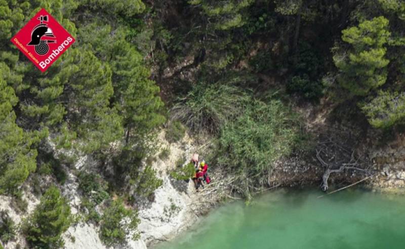 <span style='color:#780948'>ARCHIVED</span> - Unconscious French hiker rescued from Alicante reservoir