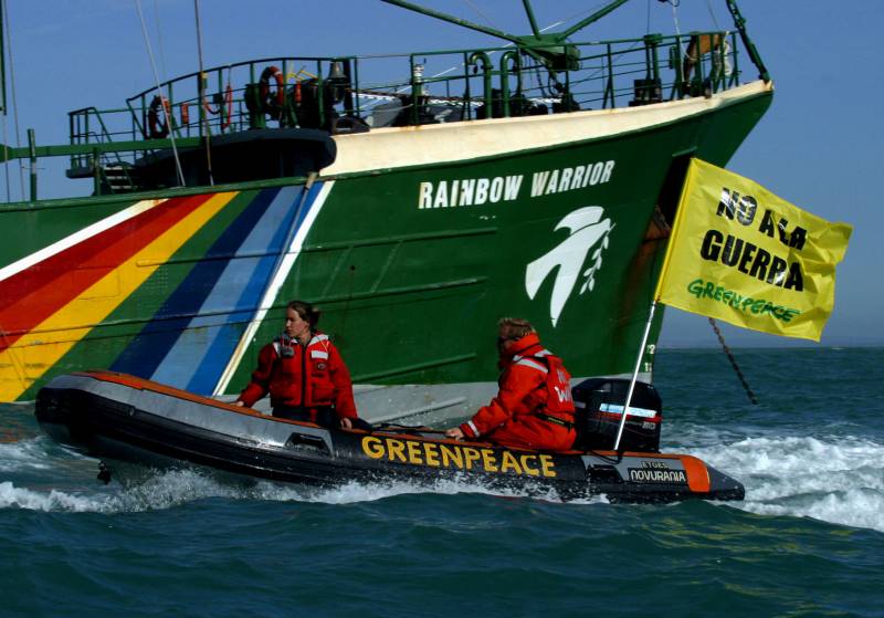 <span style='color:#780948'>ARCHIVED</span> - Step aboard the Greenpeace Rainbow Warrior in Valencia: July 8-10