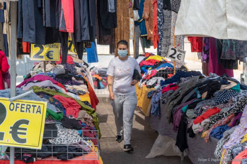 <span style='color:#780948'>ARCHIVED</span> - Cartagena street market shut down over illegal building work