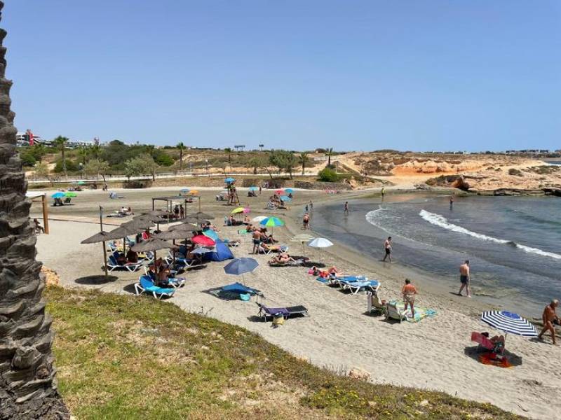 <span style='color:#780948'>ARCHIVED</span> - 3 popular Orihuela beaches closed due to sewage spillages in the water