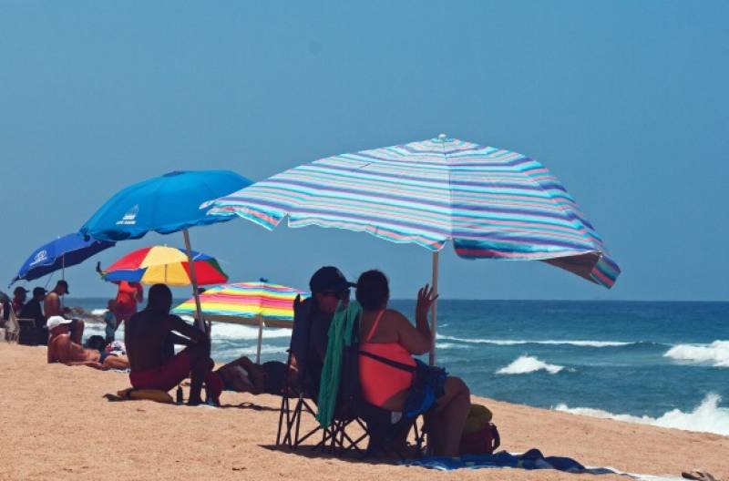 Costa Blanca town fines beachgoers for bagging spots on the sand with brollies