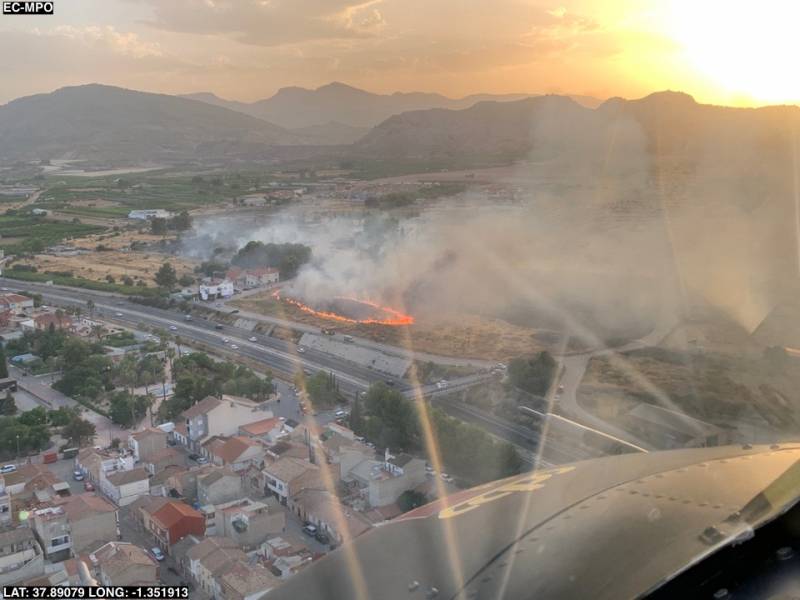 <span style='color:#780948'>ARCHIVED</span> - Wildfire in central Murcia forces evacuation of municipal swimming pool and several houses in Librilla