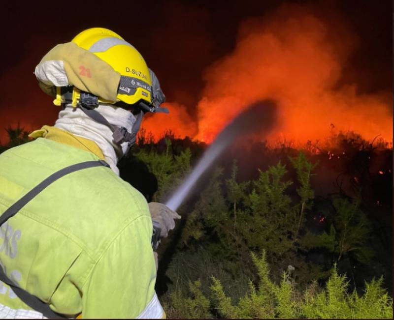 <span style='color:#780948'>ARCHIVED</span> - Alicante fire destroys 6,500 hectares of land and forces the evacuation of several villages
