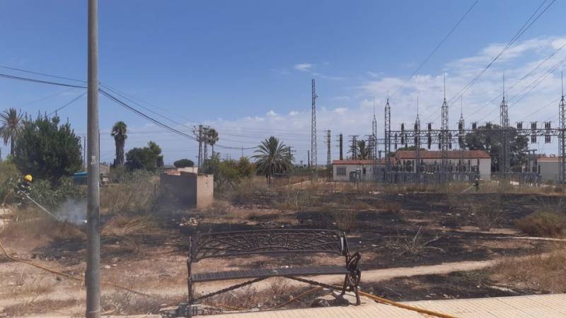<span style='color:#780948'>ARCHIVED</span> - Fire crews tackle deliberate fire in Torrevieja and blaze near power plant in Los Montesinos